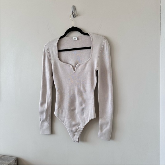 Ambercombie & Fitch- Cream Knit Sweetheart Neckline Long Sleeve Bodysuit - Picture 6 of 9